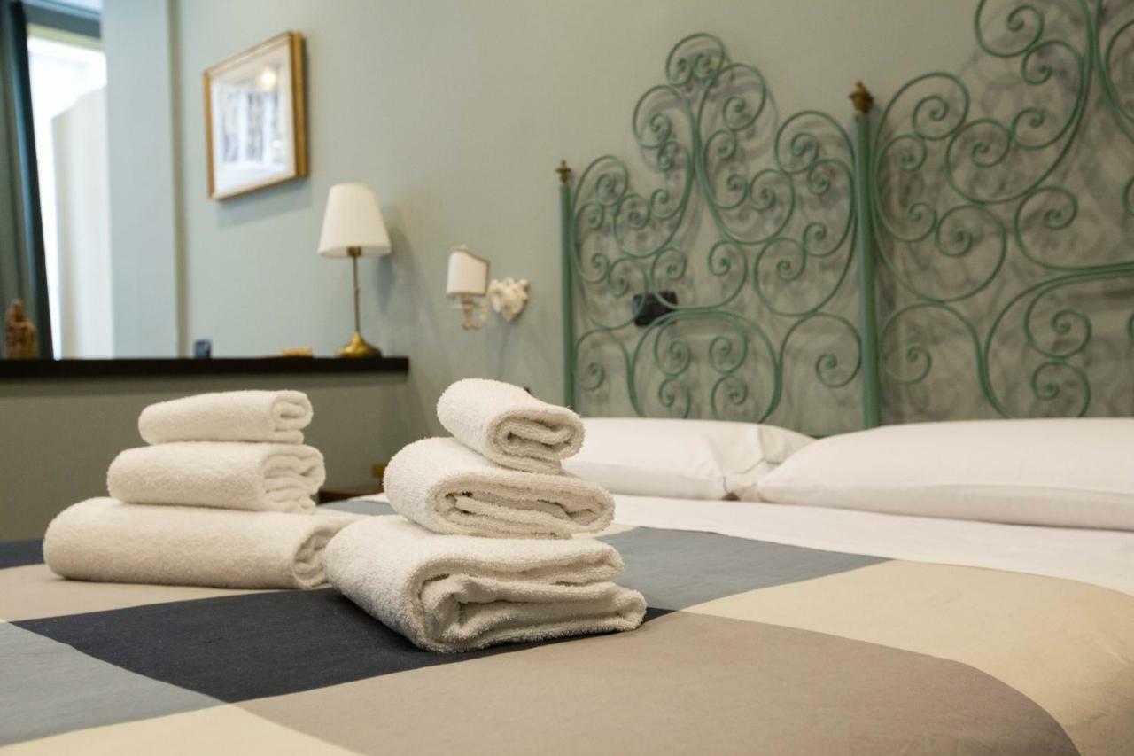 Two Sisters Suites Napoli Eksteriør billede
